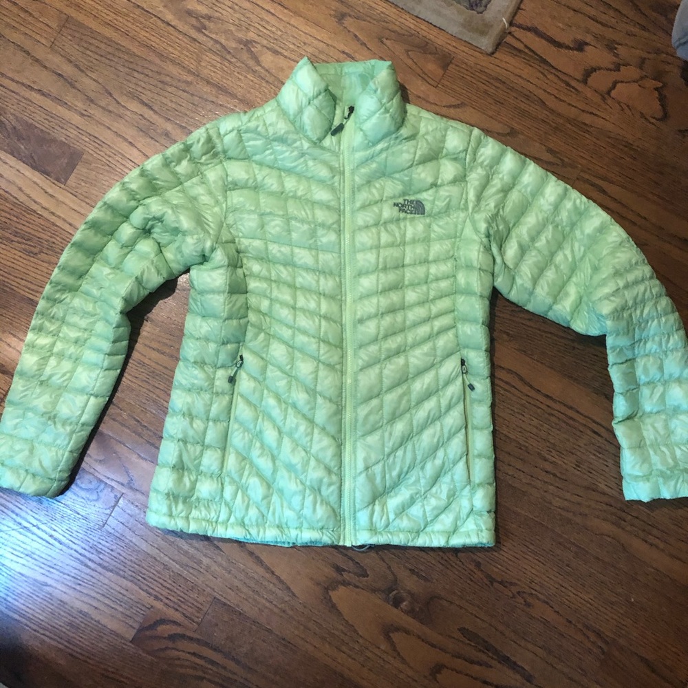 Closing shop Sat 12/28! North Face green down coat